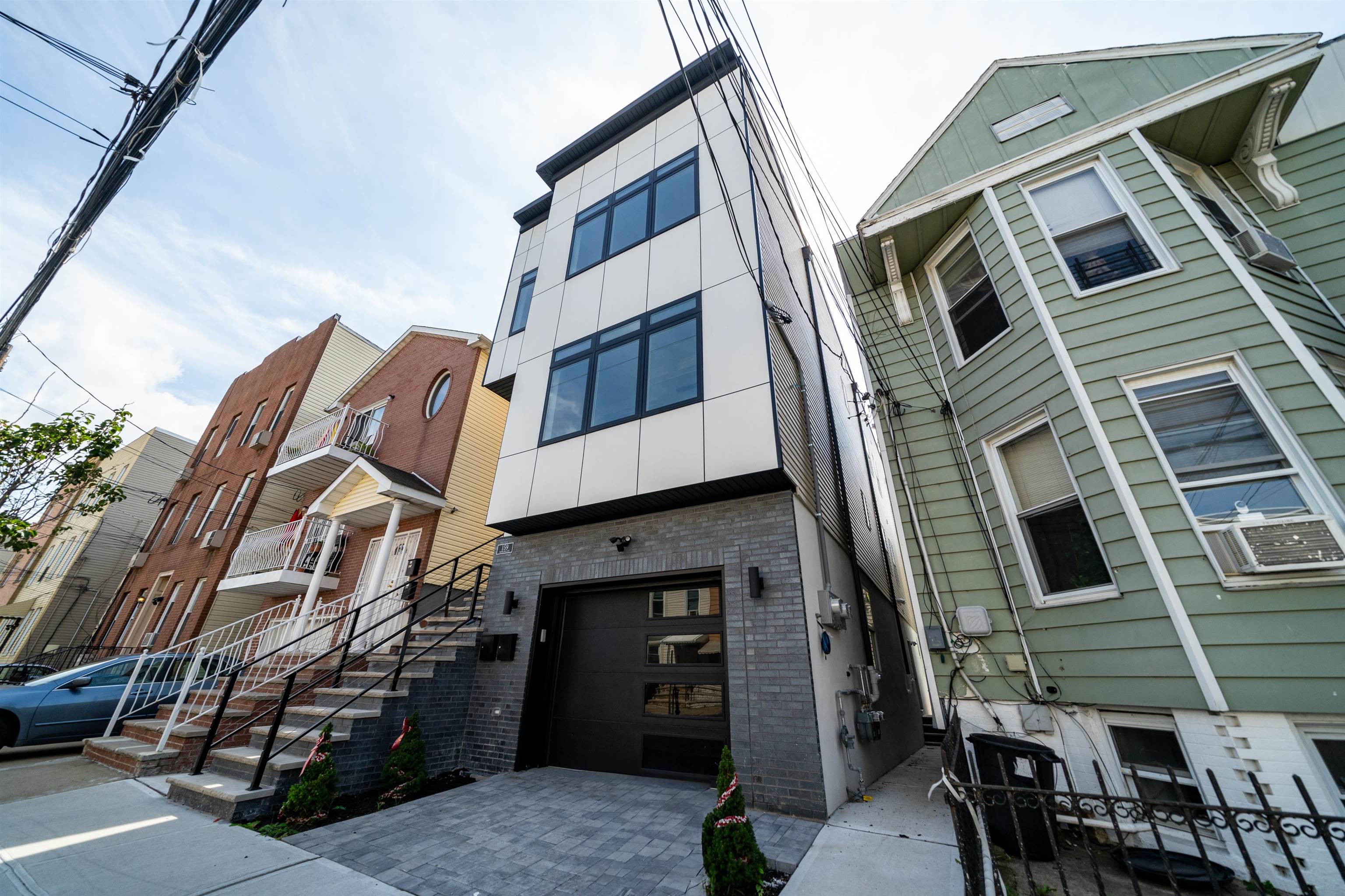 159 HOPKINS AVE Unit: 1