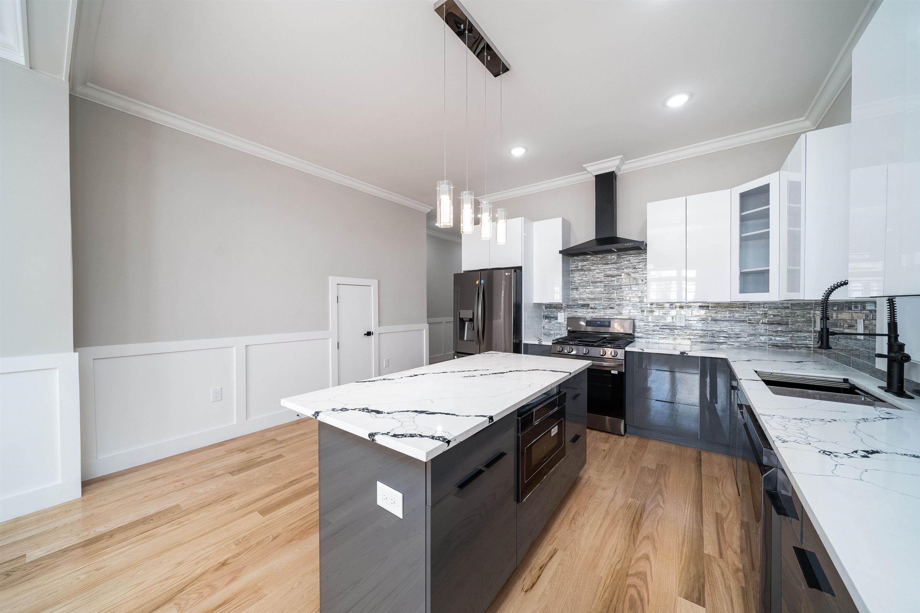 159 HOPKINS AVE Unit: 1
