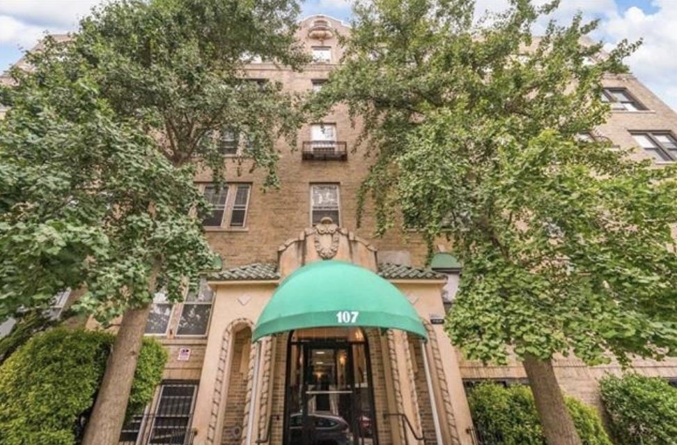 107 KENSINGTON AVE Unit: 302
