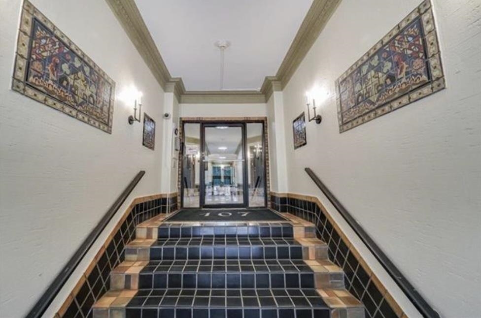 107 KENSINGTON AVE Unit: 302