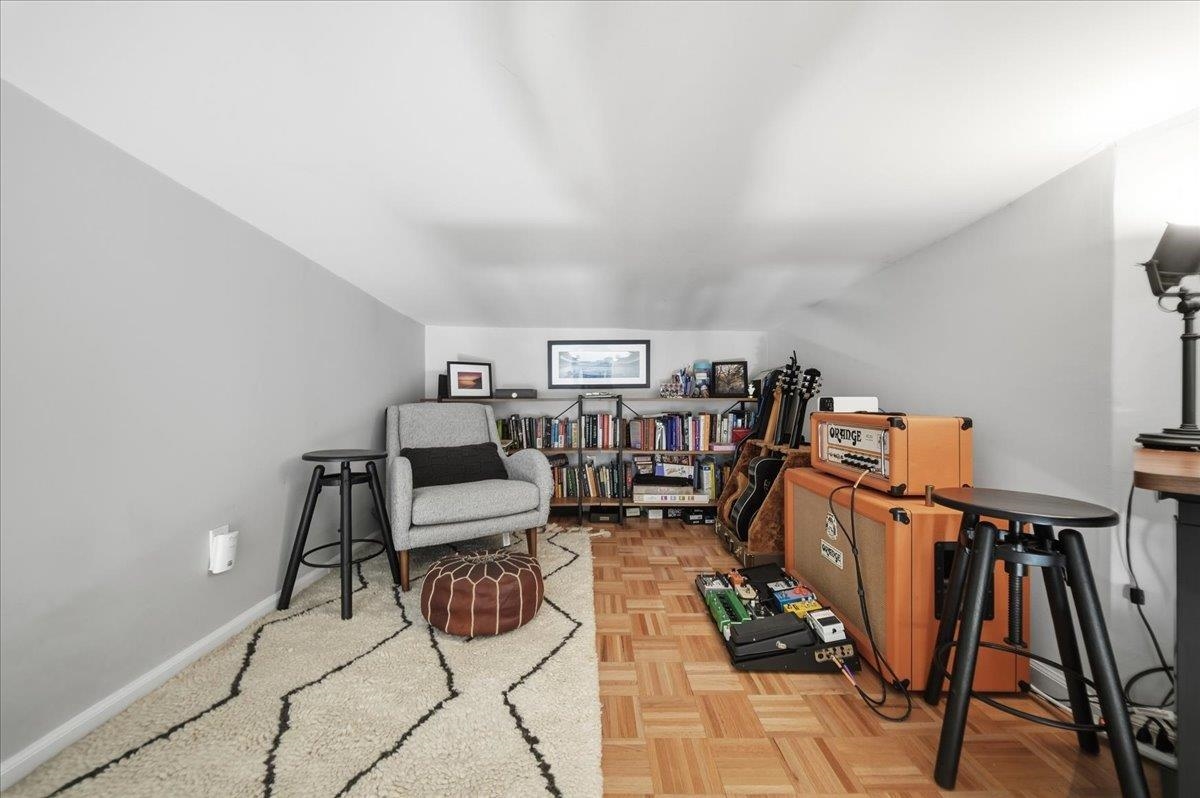 226 1ST ST Unit: 401 (4A)