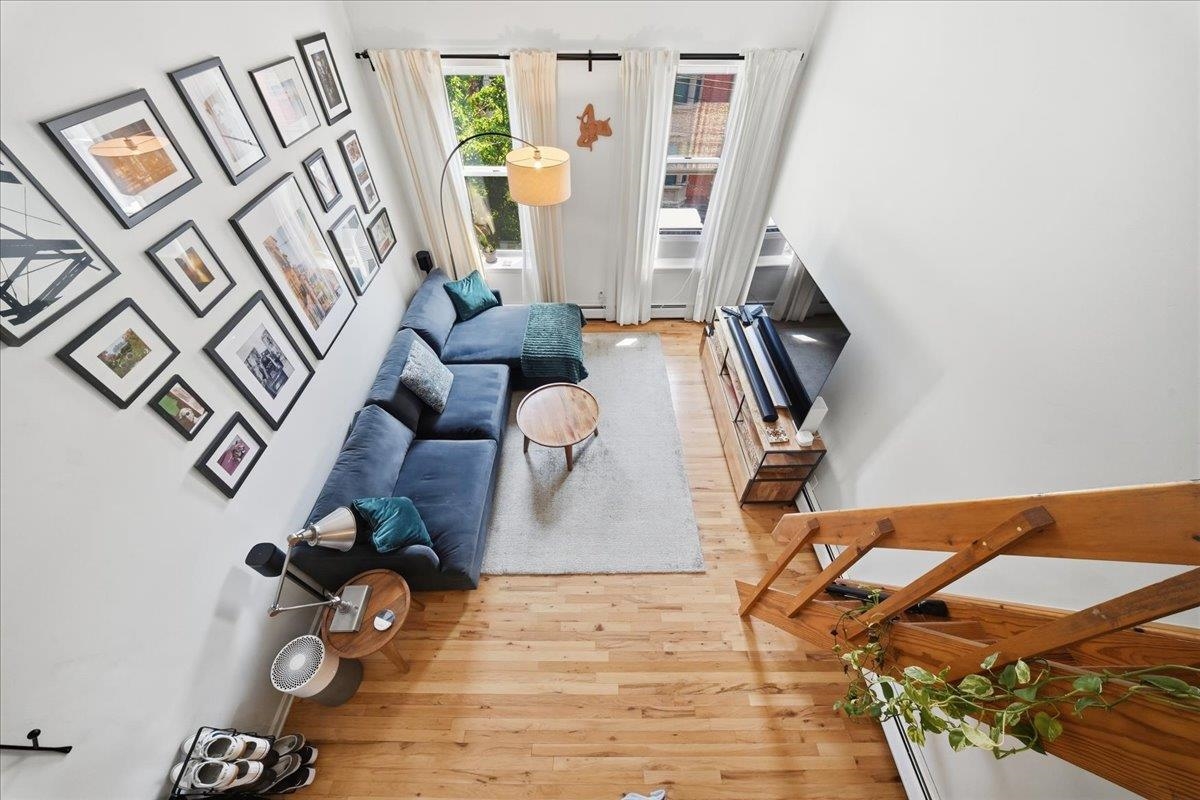226 1ST ST Unit: 401 (4A)