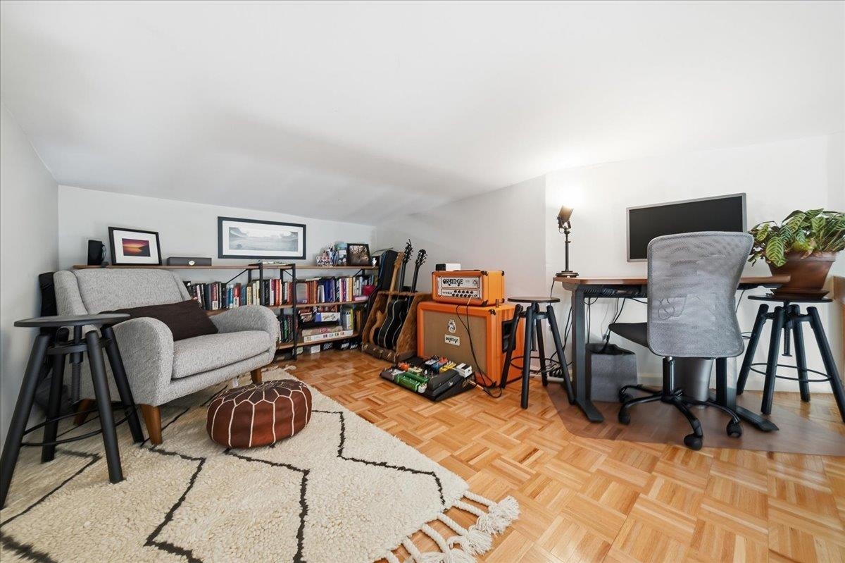226 1ST ST Unit: 401 (4A)