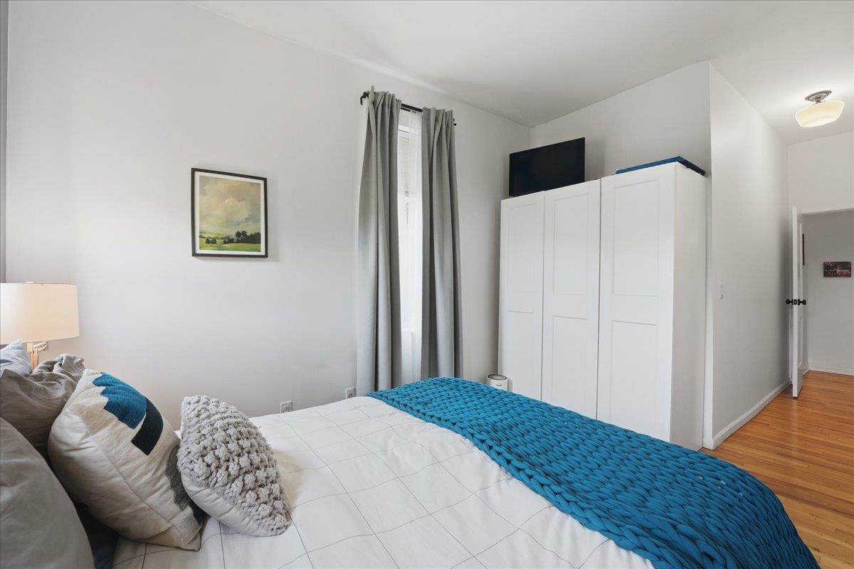 226 1ST ST Unit: 401 (4A)