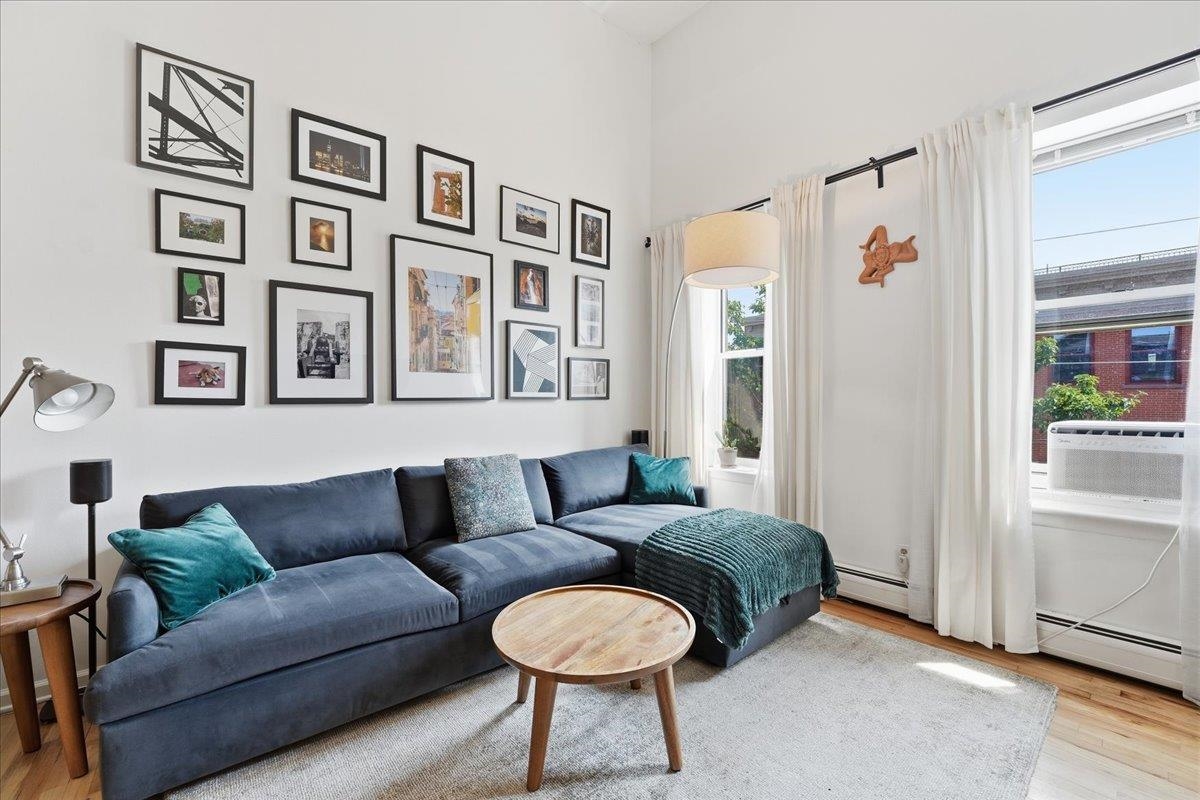 226 1ST ST Unit: 401 (4A)