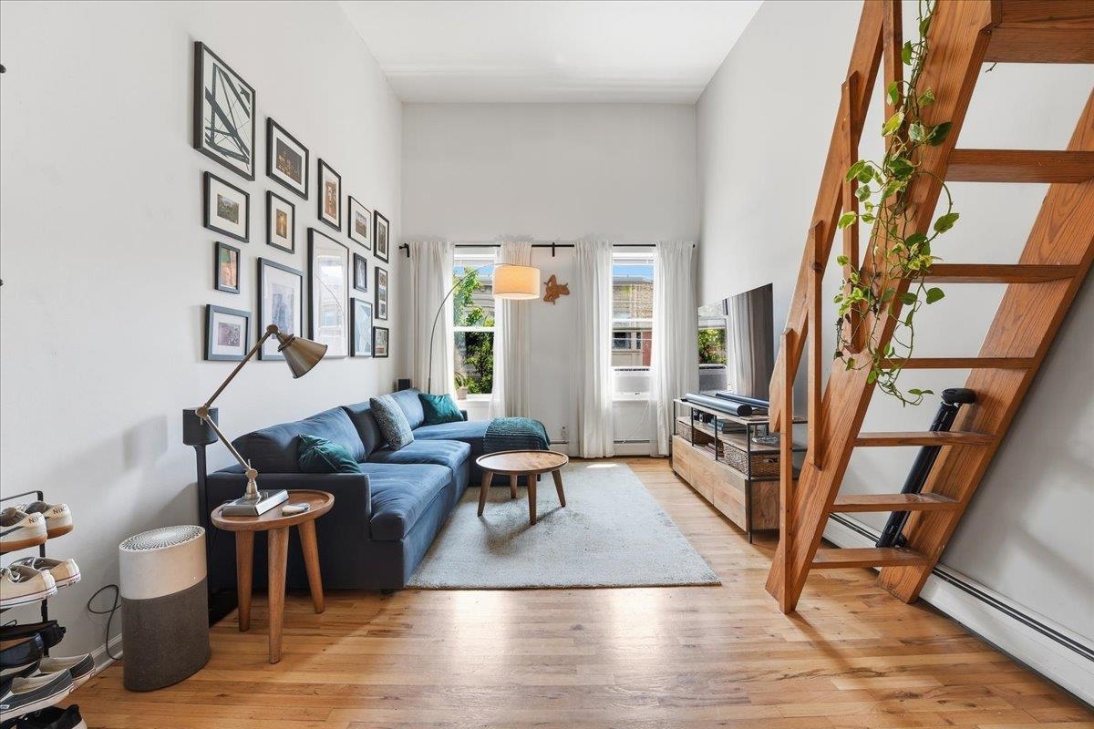 226 1ST ST Unit: 401 (4A)