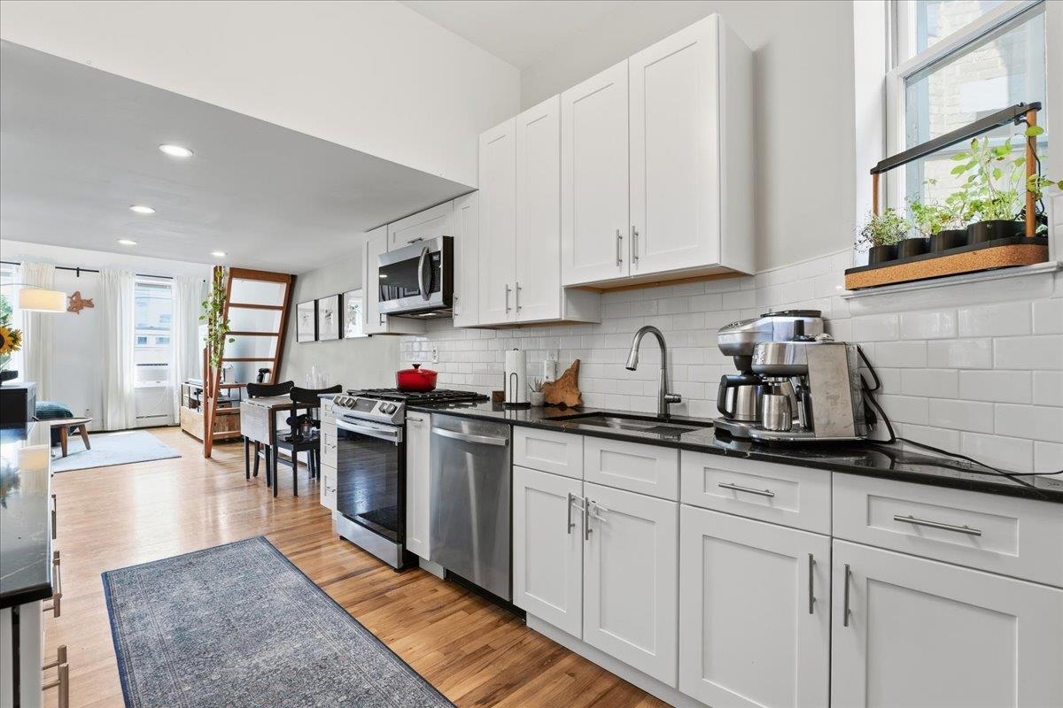 226 1ST ST Unit: 401 (4A)