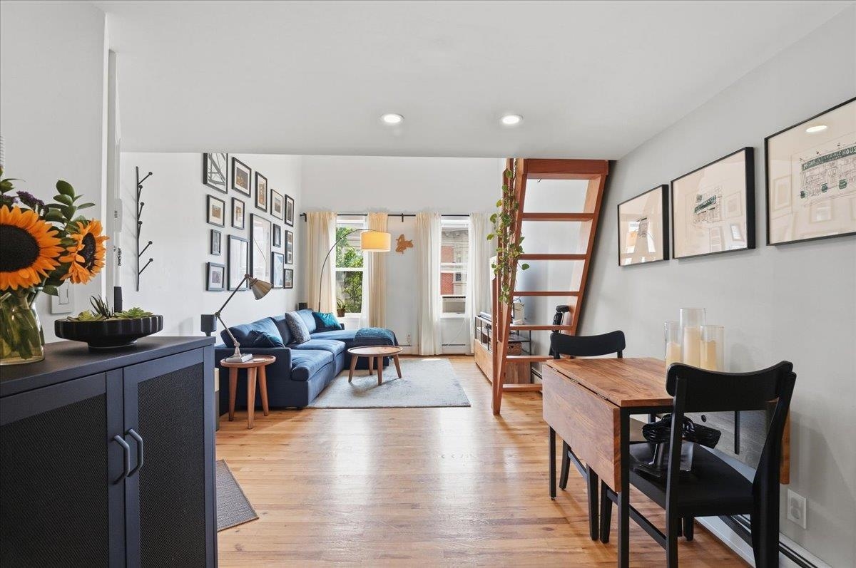 226 1ST ST Unit: 401 (4A)