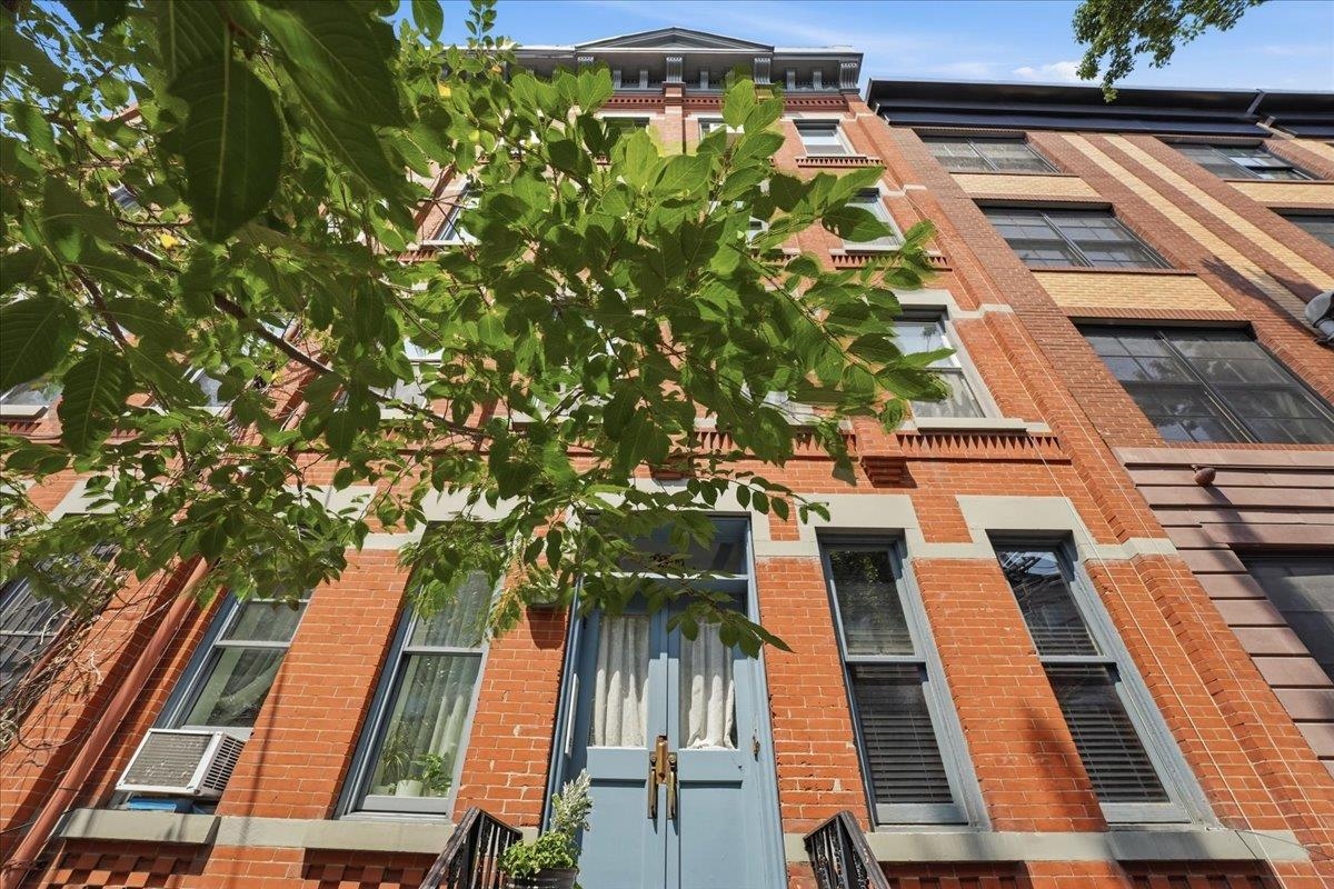 226 1ST ST Unit: 401 (4A)