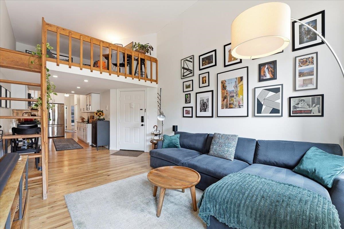 226 1ST ST Unit: 401 (4A)