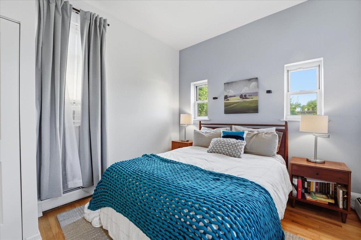 226 1ST ST Unit: 401 (4A)