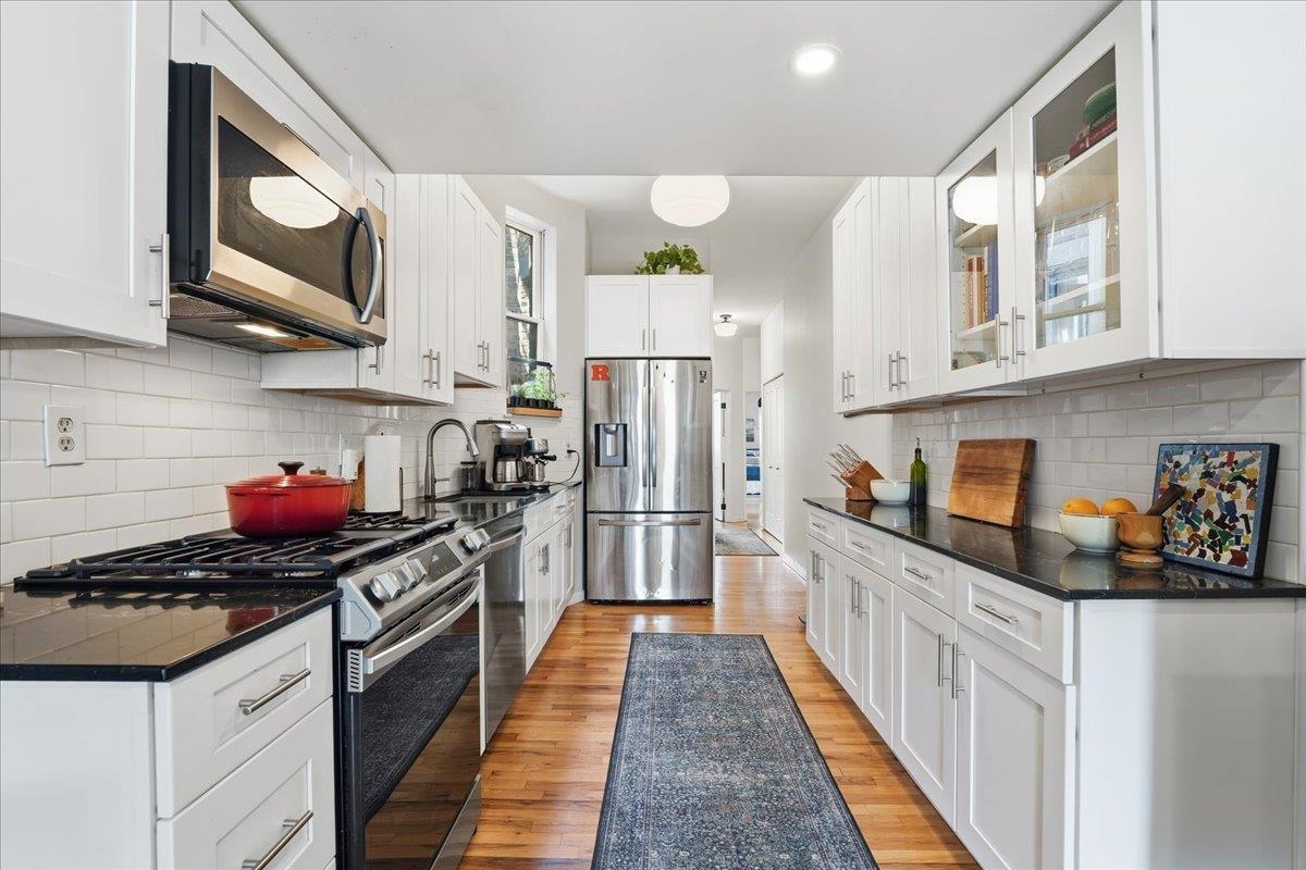 226 1ST ST Unit: 401 (4A)