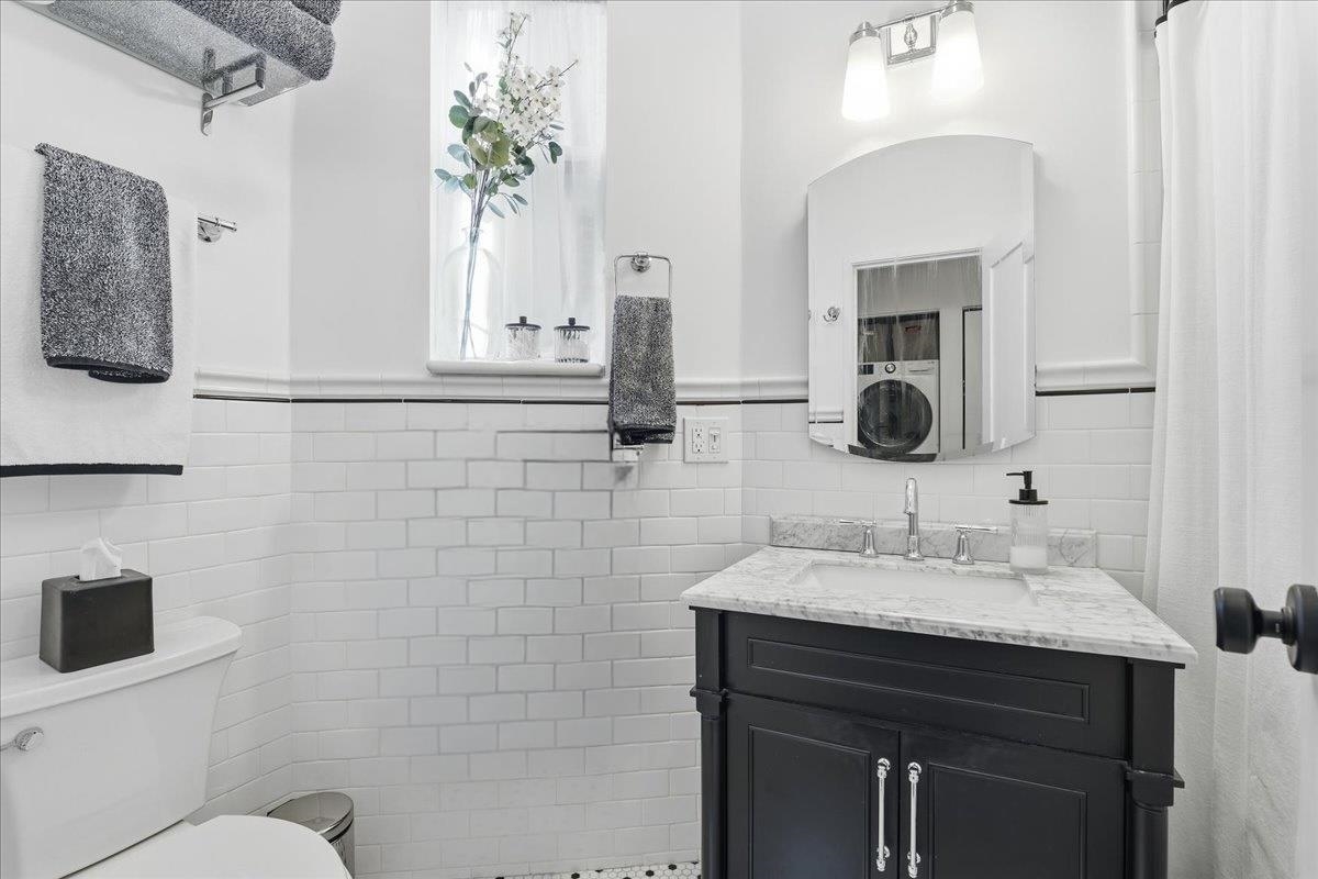 226 1ST ST Unit: 401 (4A)
