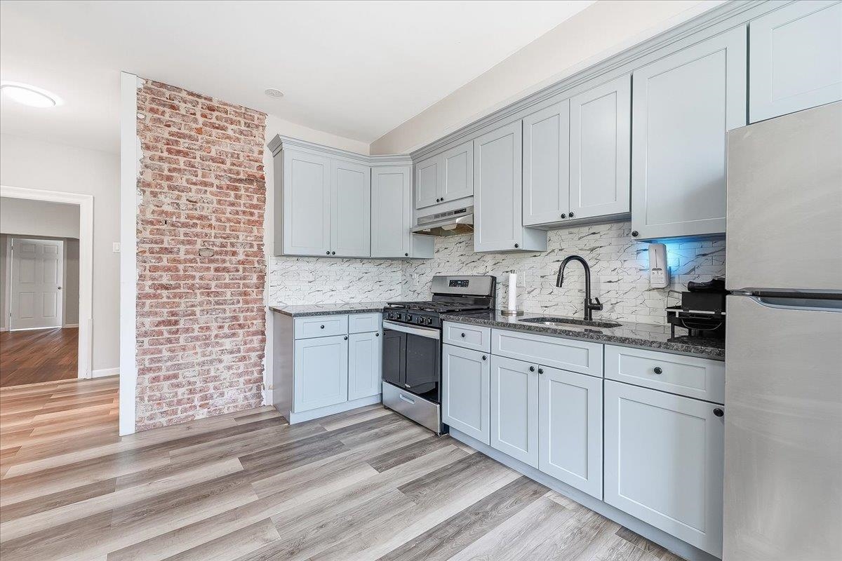 169 ZABRISKIE ST Unit: 1