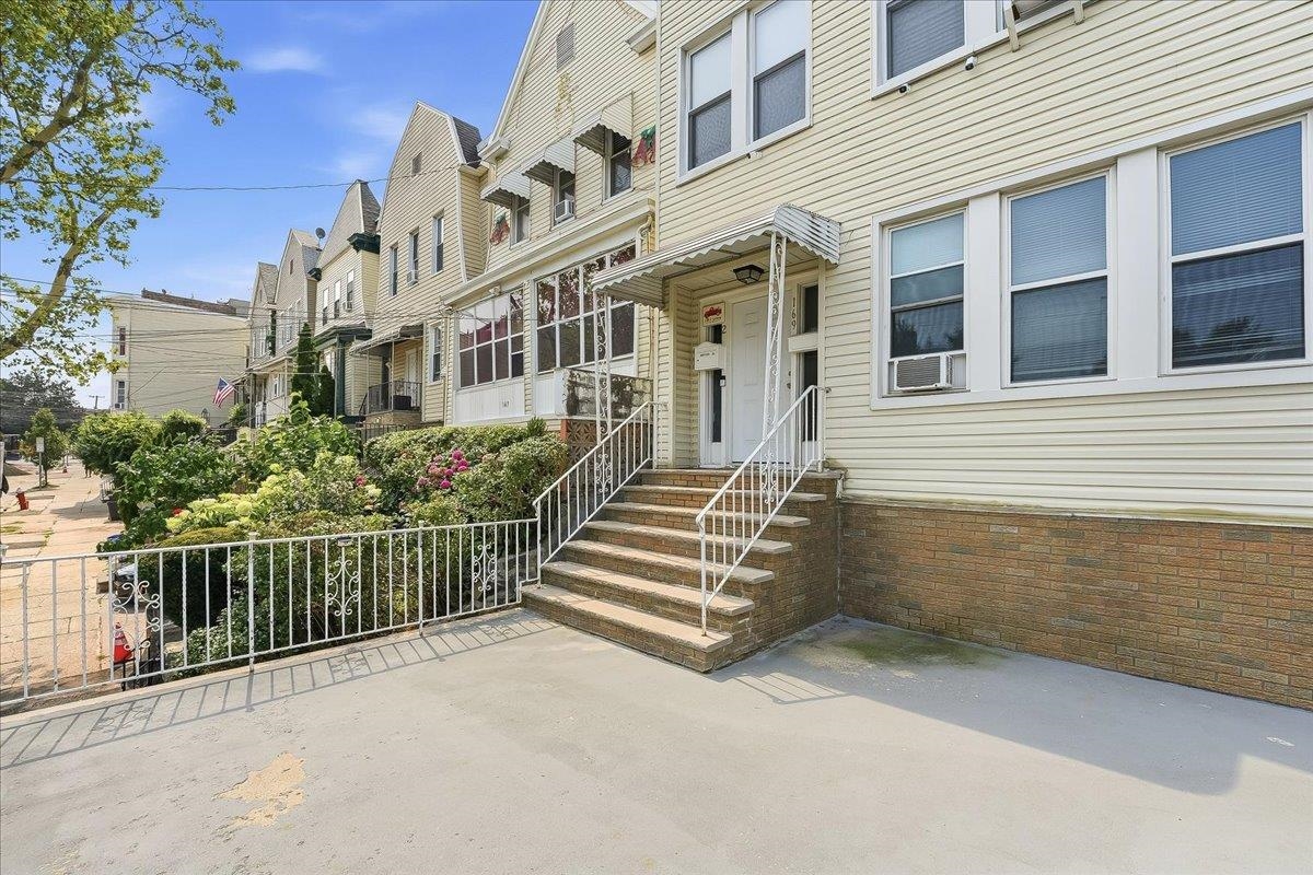 169 ZABRISKIE ST Unit: 1