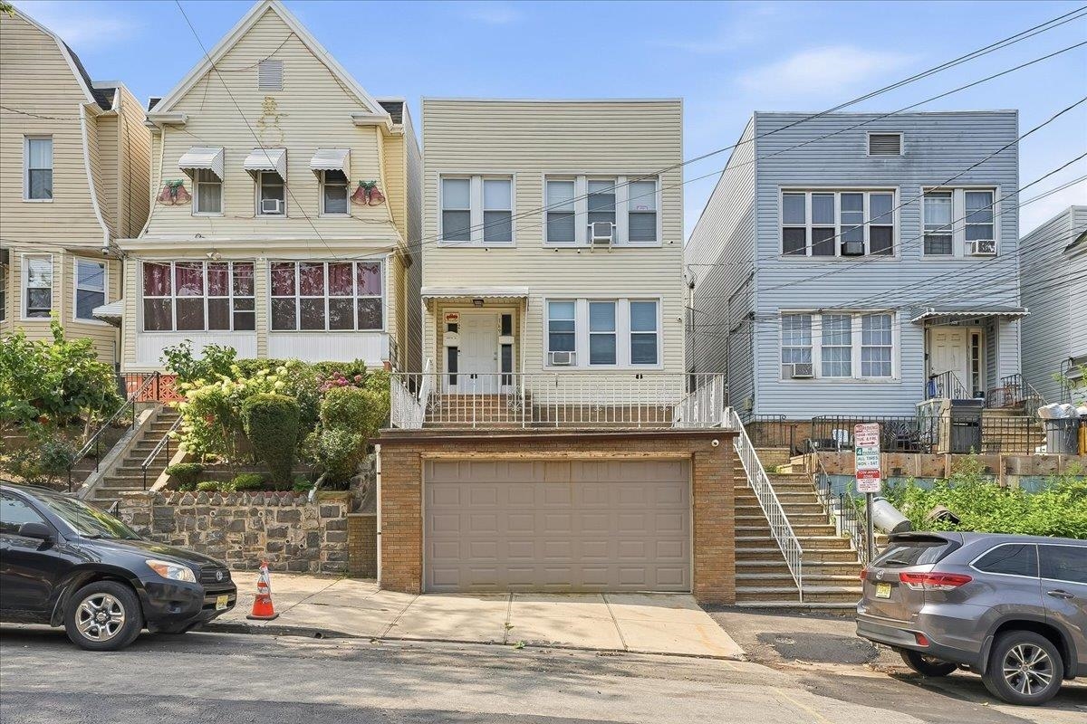 169 ZABRISKIE ST Unit: 1