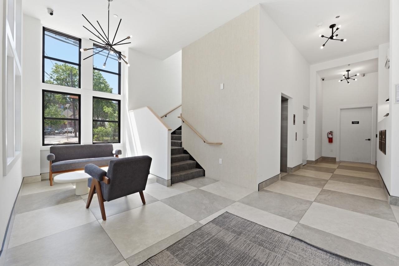 375 MONMOUTH ST Unit: 201