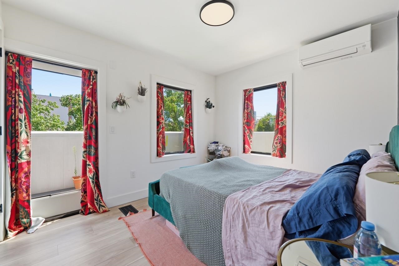 375 MONMOUTH ST Unit: 201
