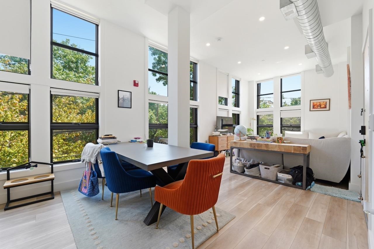 375 MONMOUTH ST Unit: 201