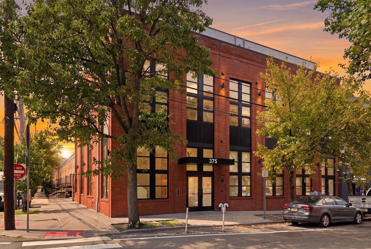 375 MONMOUTH ST Unit: 201