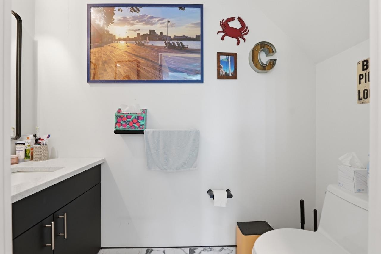 375 MONMOUTH ST Unit: 201