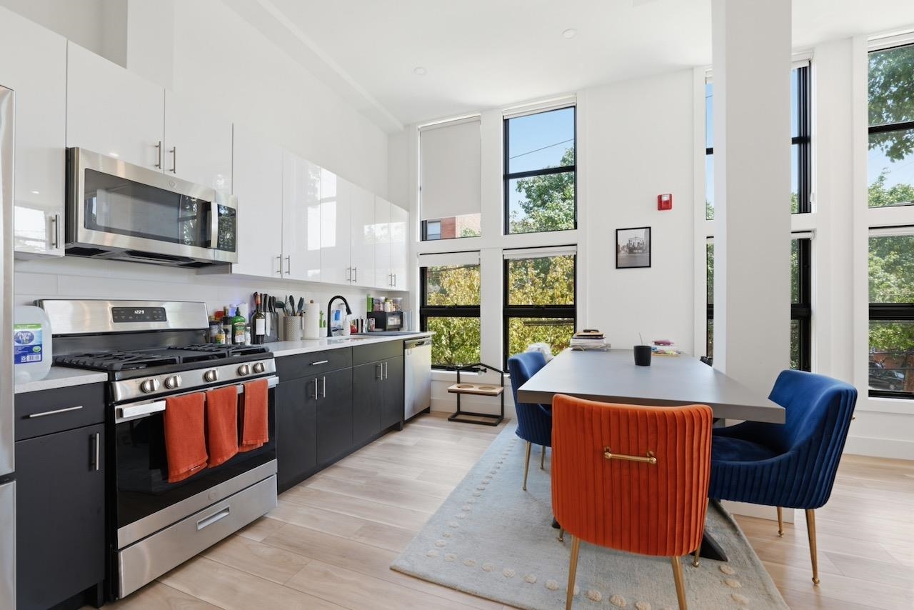 375 MONMOUTH ST Unit: 201