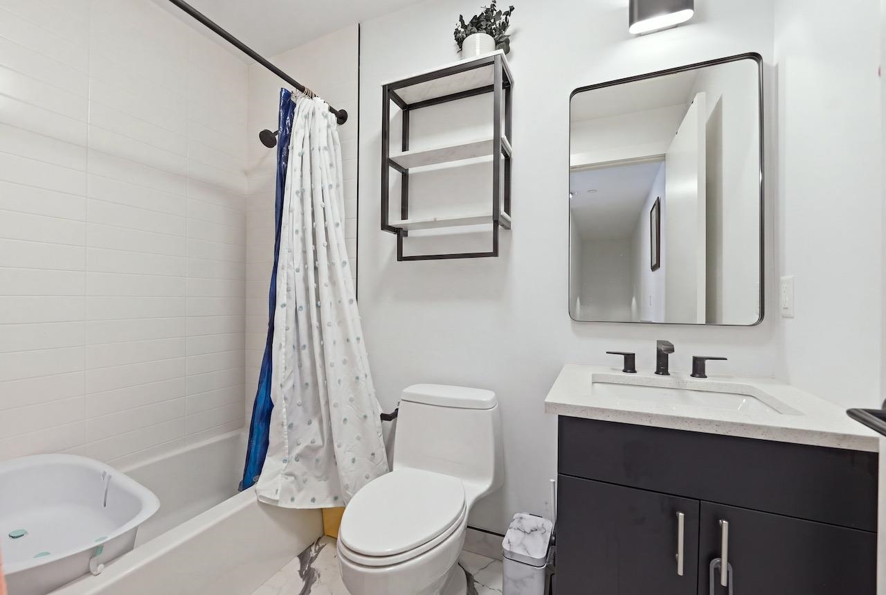 375 MONMOUTH ST Unit: 201