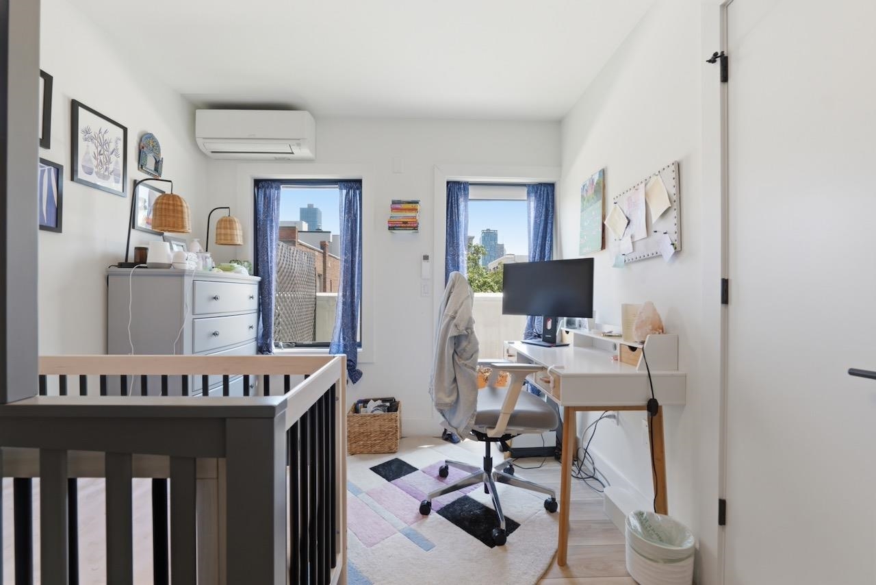 375 MONMOUTH ST Unit: 201