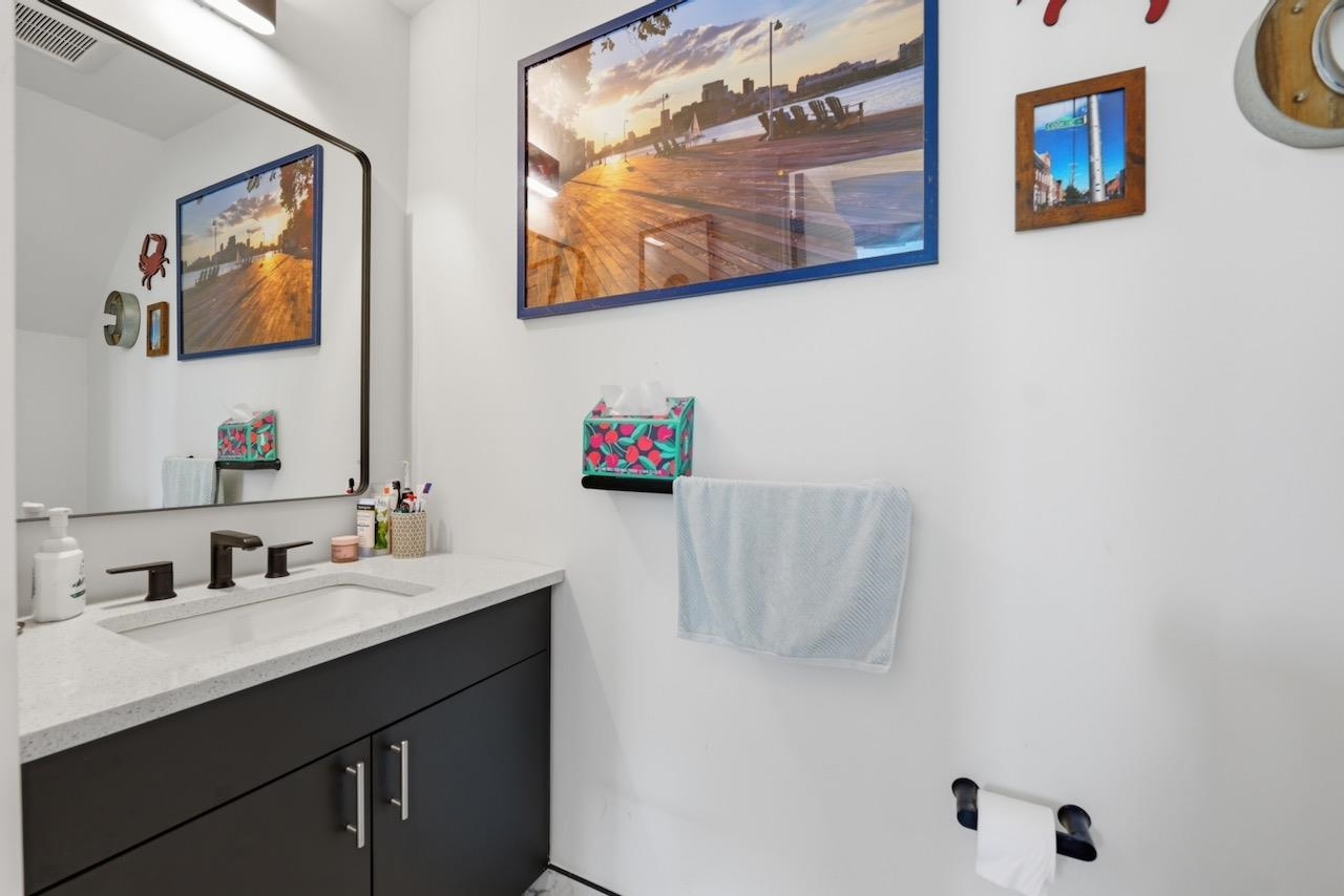375 MONMOUTH ST Unit: 201
