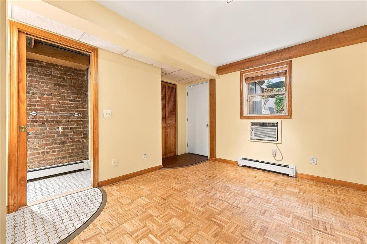 373 WEBSTER AVE Unit: 1
