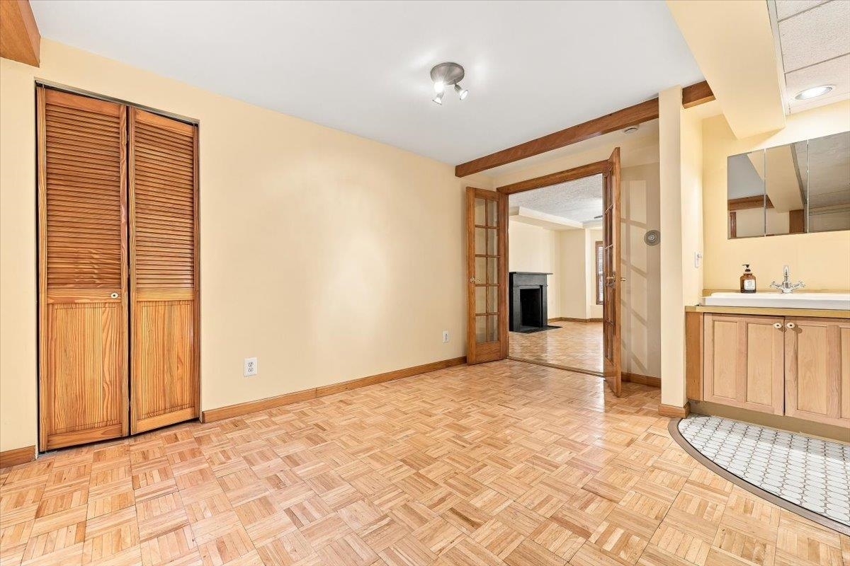 373 WEBSTER AVE Unit: 1
