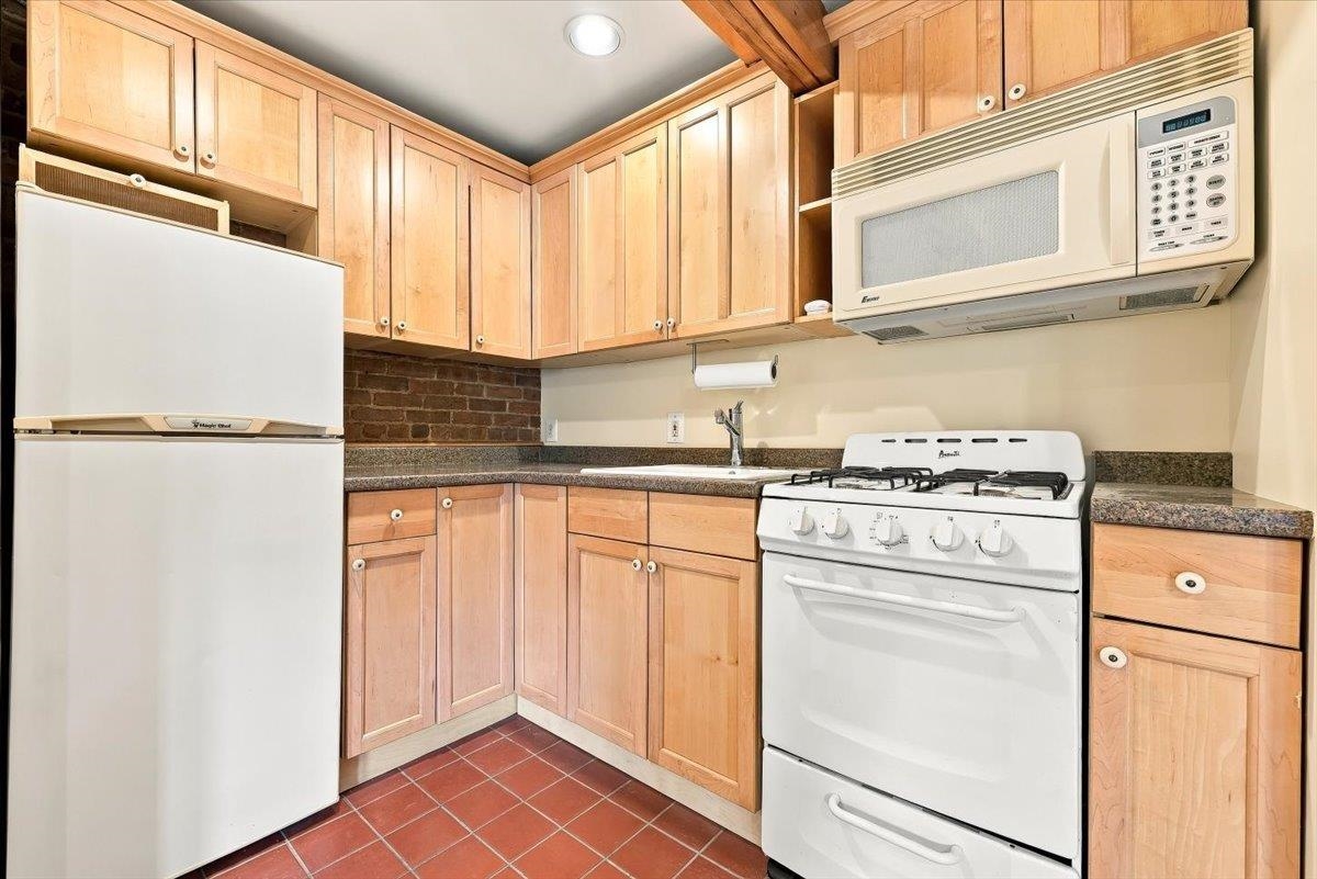 373 WEBSTER AVE Unit: 1