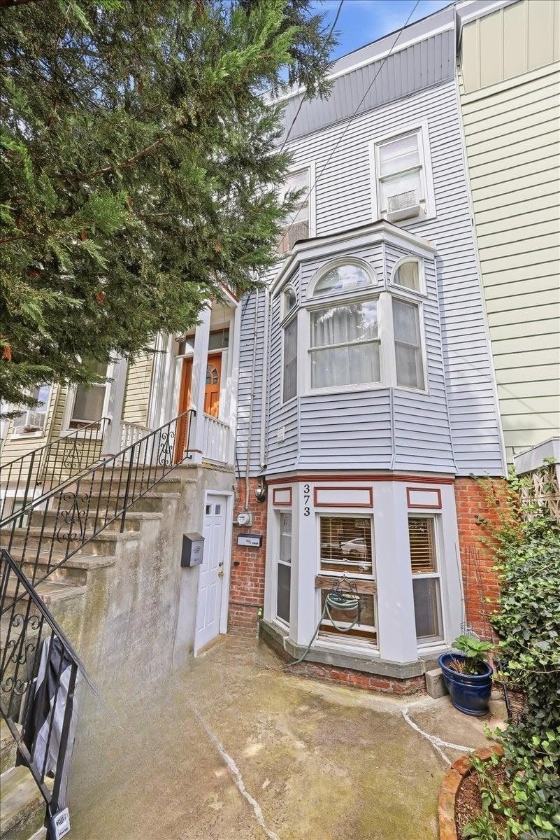 373 WEBSTER AVE Unit: 1