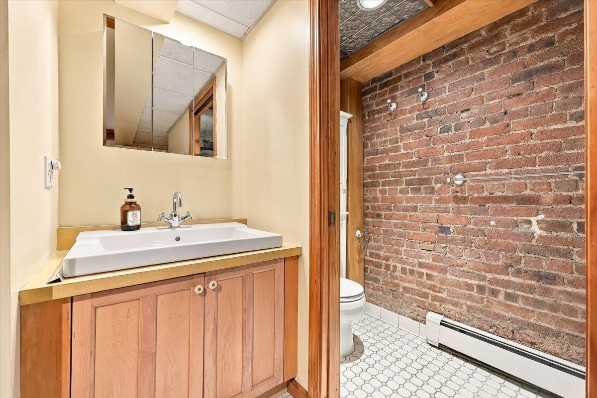 373 WEBSTER AVE Unit: 1