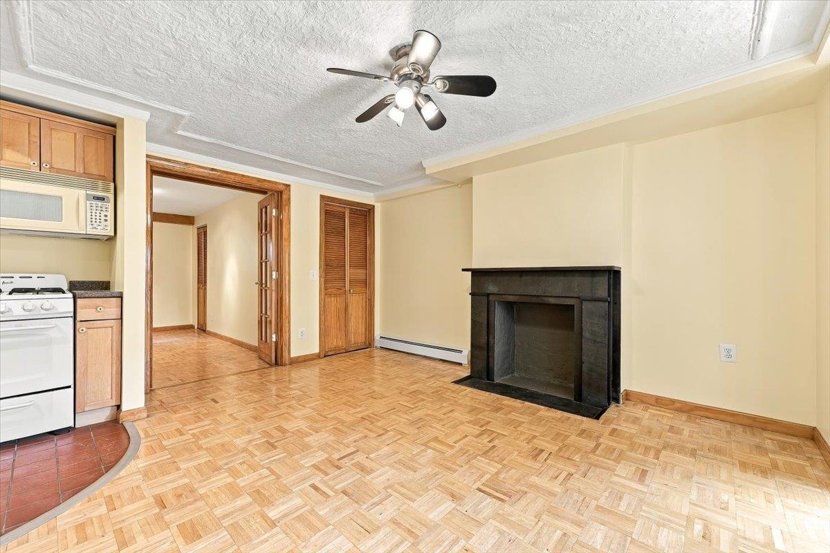 373 WEBSTER AVE Unit: 1