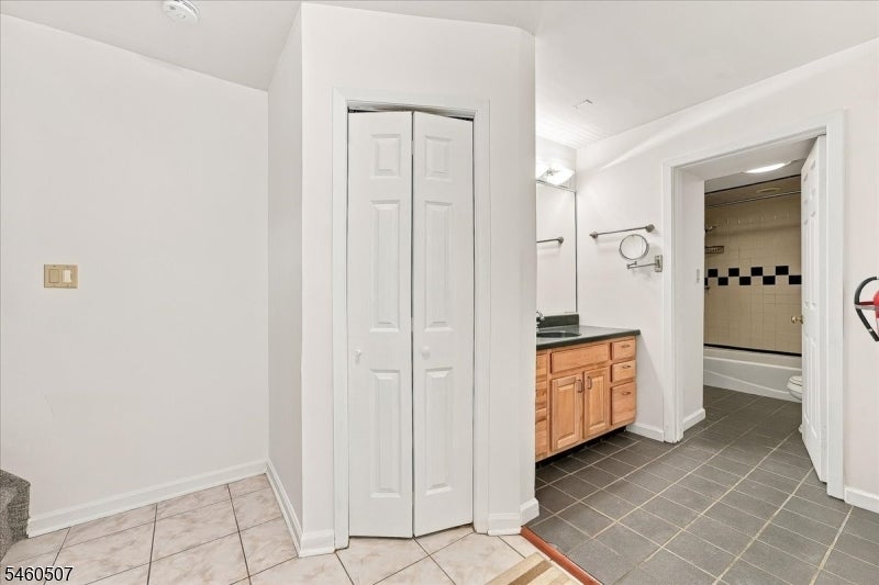 54-60 Mcwhorter St 106