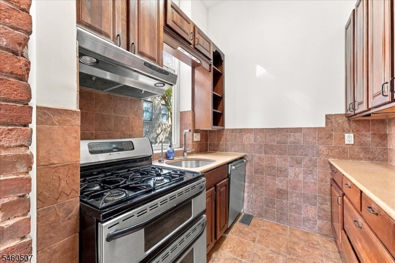 54-60 Mcwhorter St 106