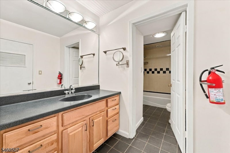 54-60 Mcwhorter St 106