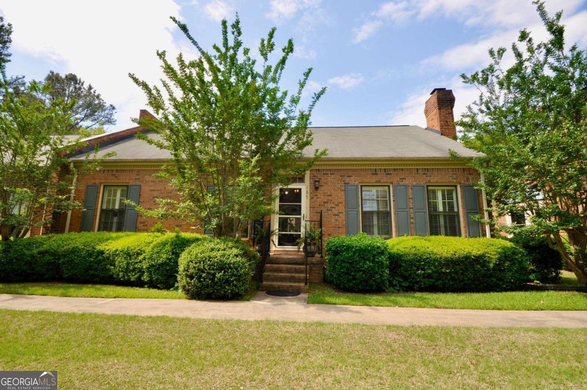 167 Stratford Drive S
