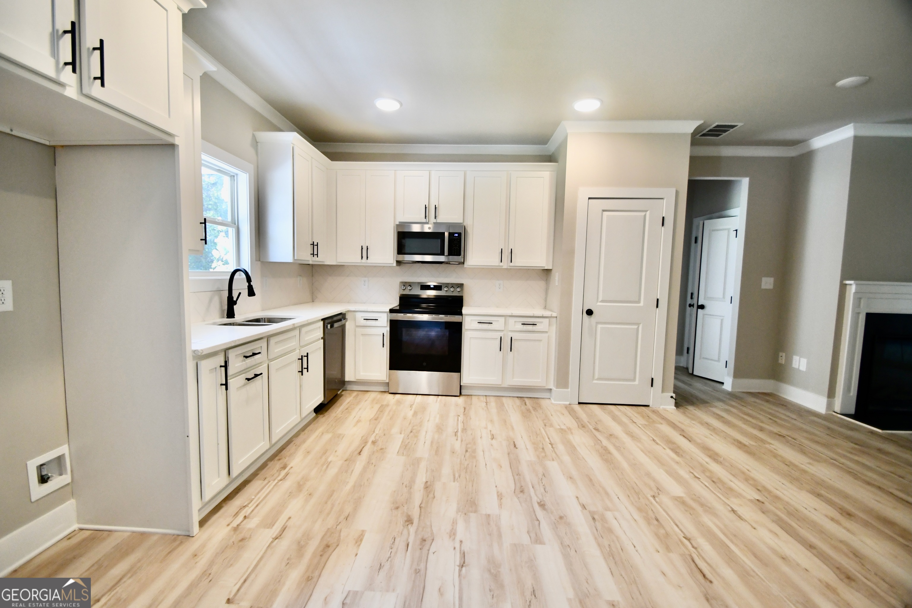 1165 Watersedge Cove