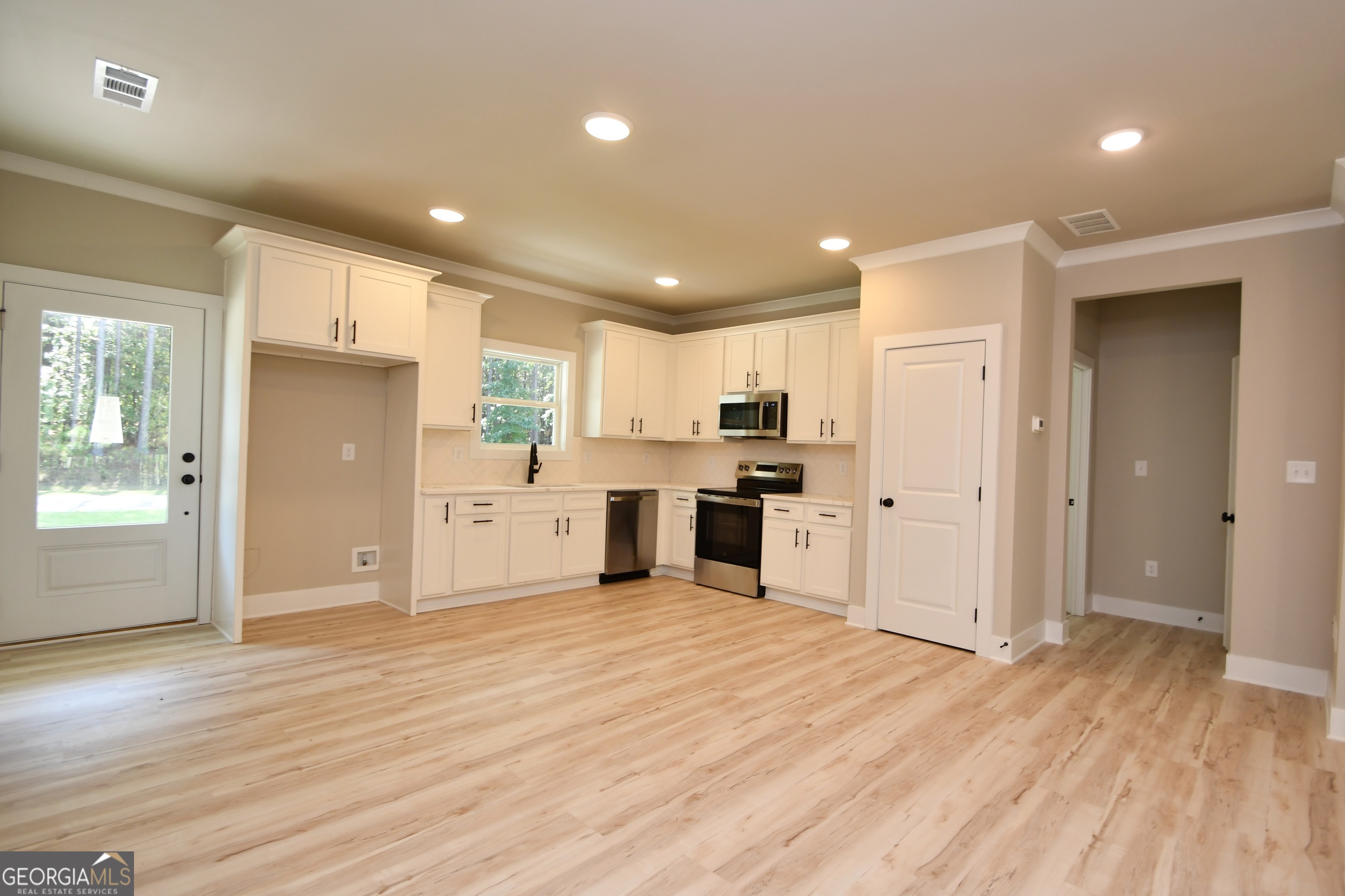 1165 Watersedge Cove