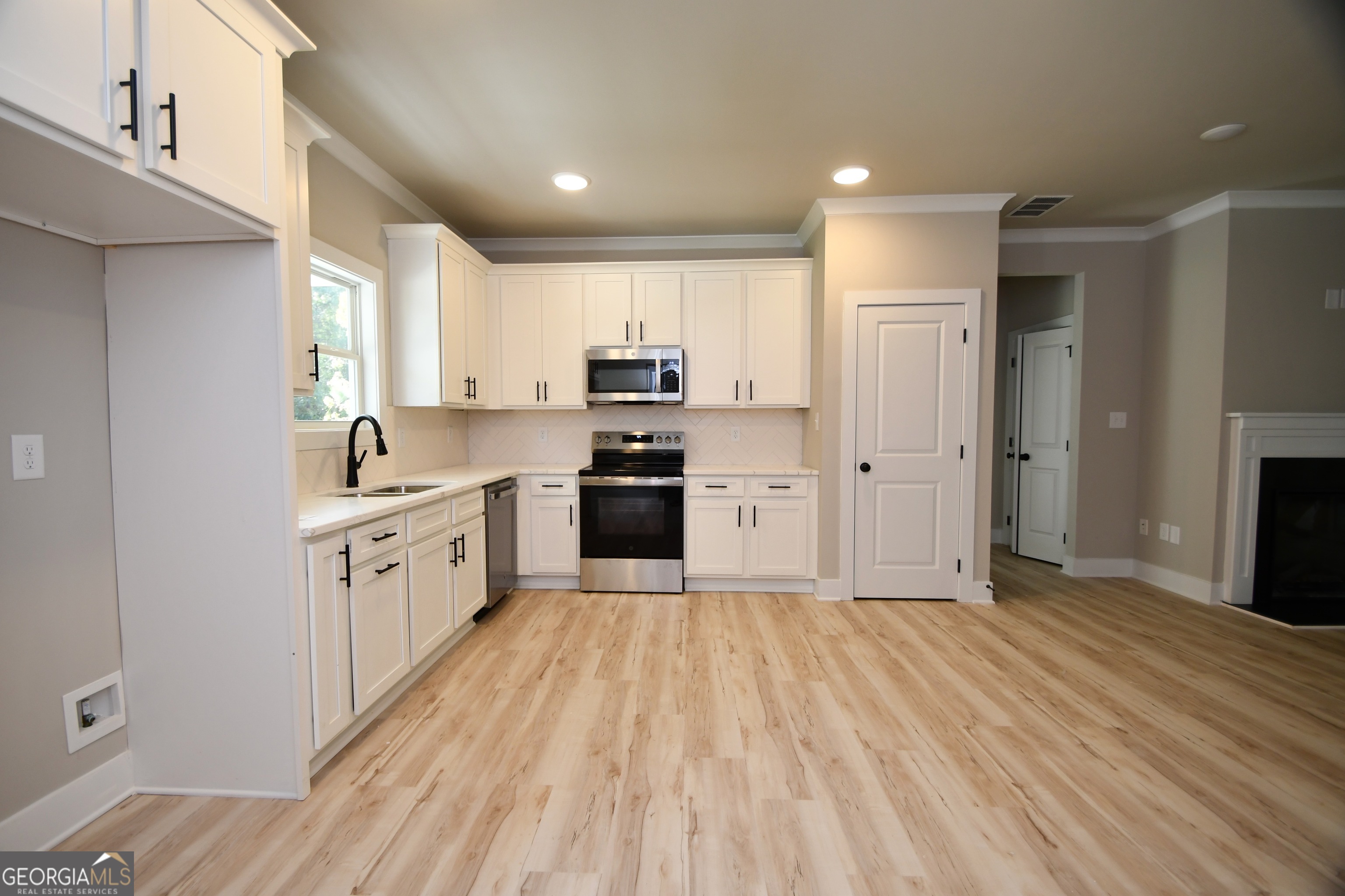 1165 Watersedge Cove