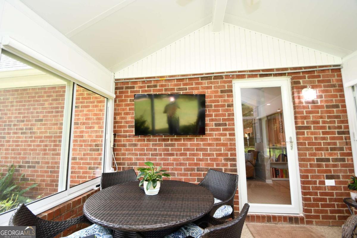 102 Meadow Creek Drive