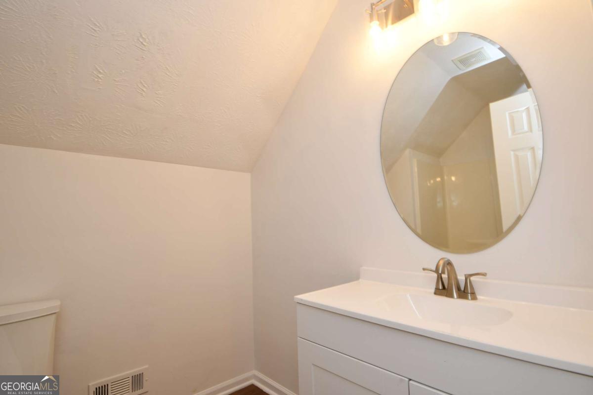 110 Thomas Trail, Covington