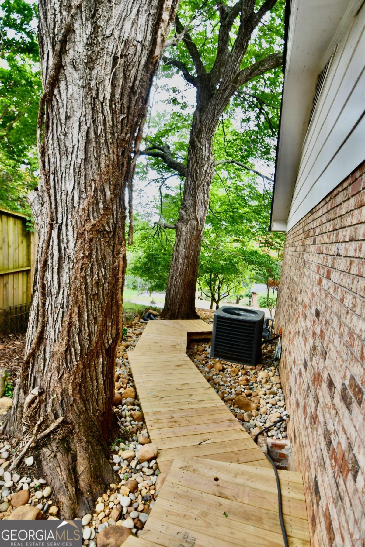 280 Valleybrook Drive