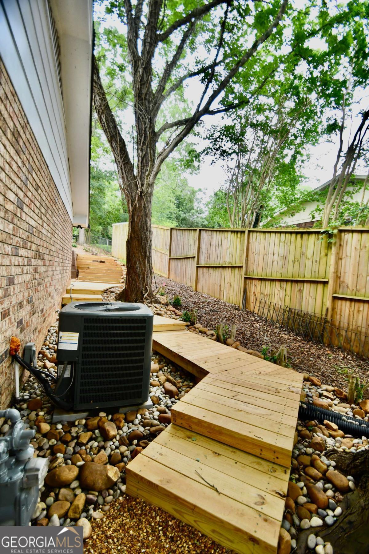 280 Valleybrook Drive