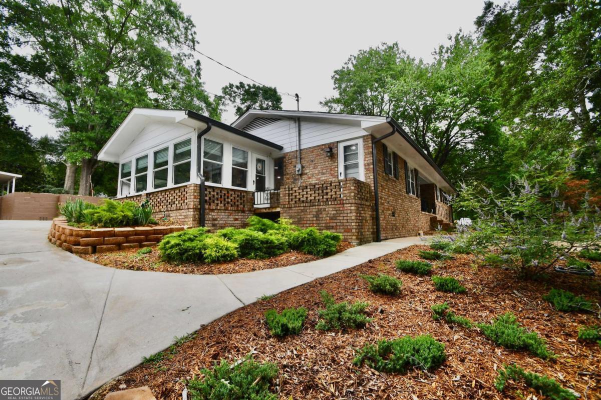 280 Valleybrook Drive