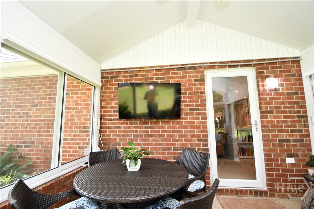 102 Meadow Creek Drive