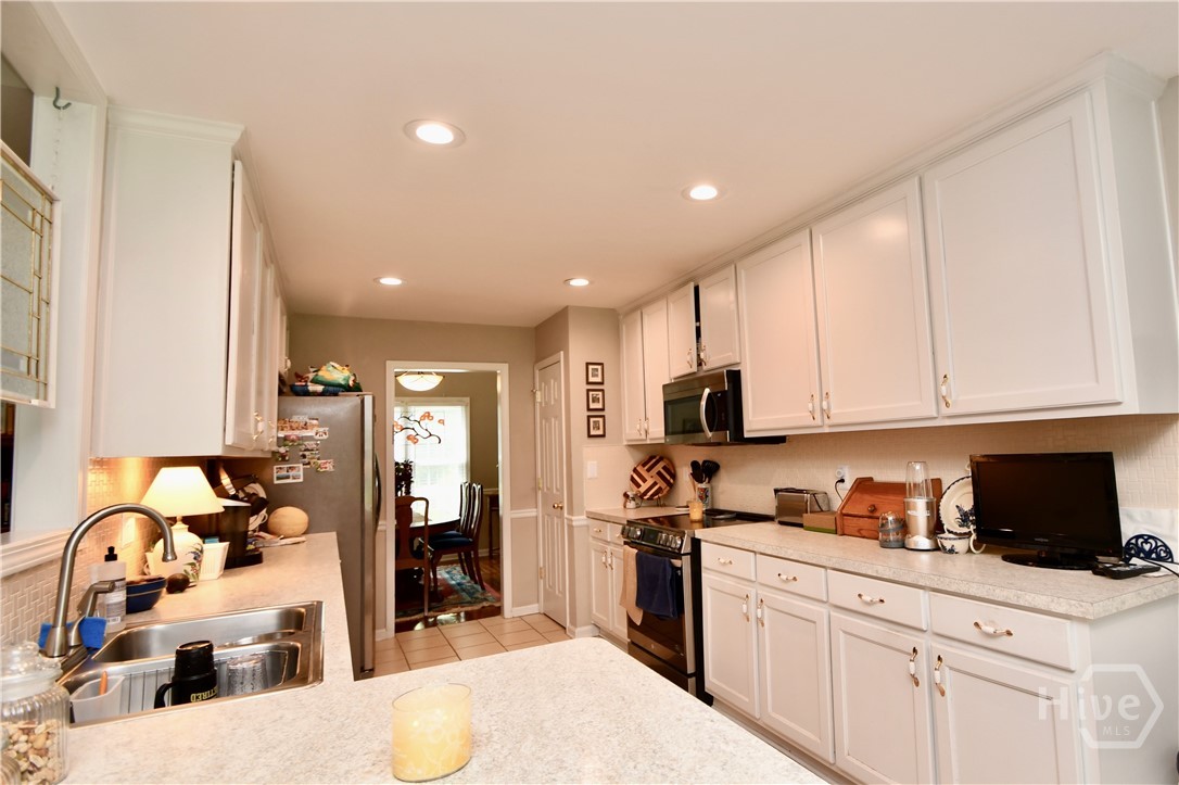 102 Meadow Creek Drive