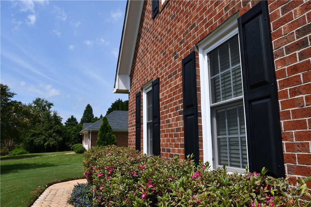 102 Meadow Creek Drive